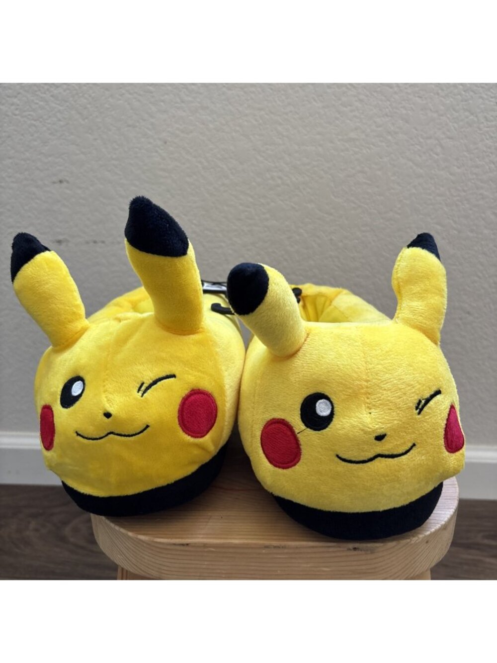 Pokemon Winking Pikachu Yellow Slippers Size 13-1 Boys Girls NEW